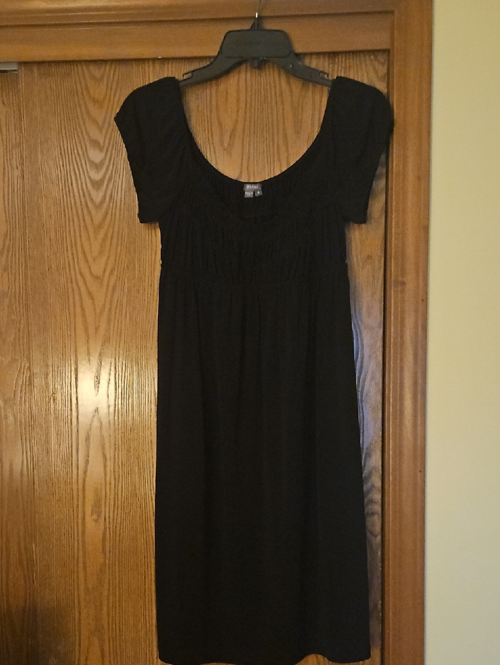Muse Black Scoop-Neck Midi Dress with Short Sleeves